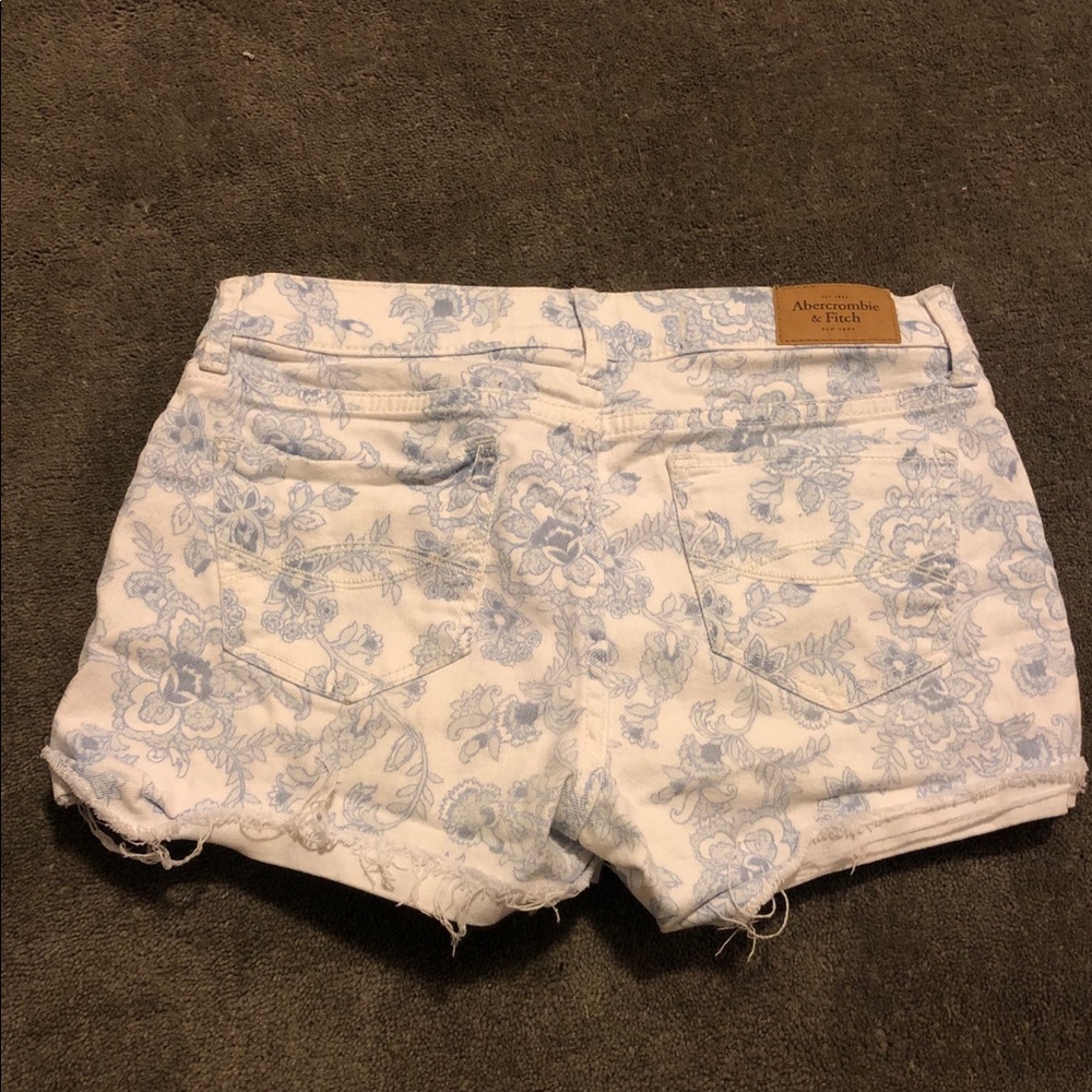 White Abercrombie shorts with light blue designs